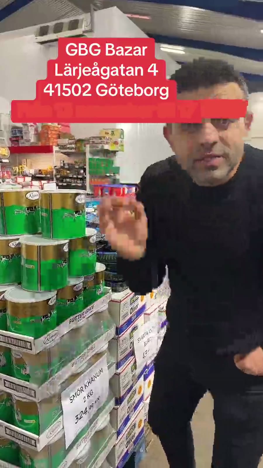 Pallar med konserver hos GBG Bazar